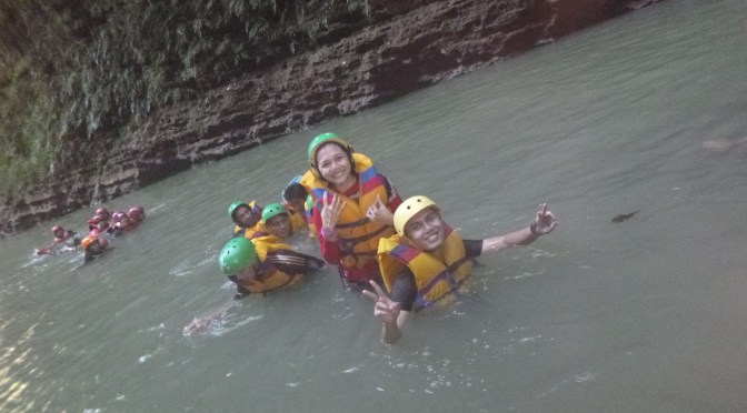 body rafting di Green Canyone Pangandaran
